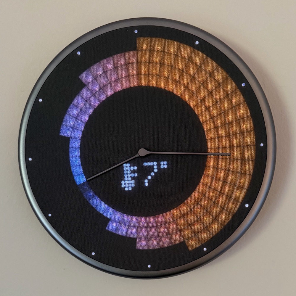 A Glance Clock showing the next 24 hours of temperature as a ring, blue for cold and orange for warm, with 7 degrees in the centre