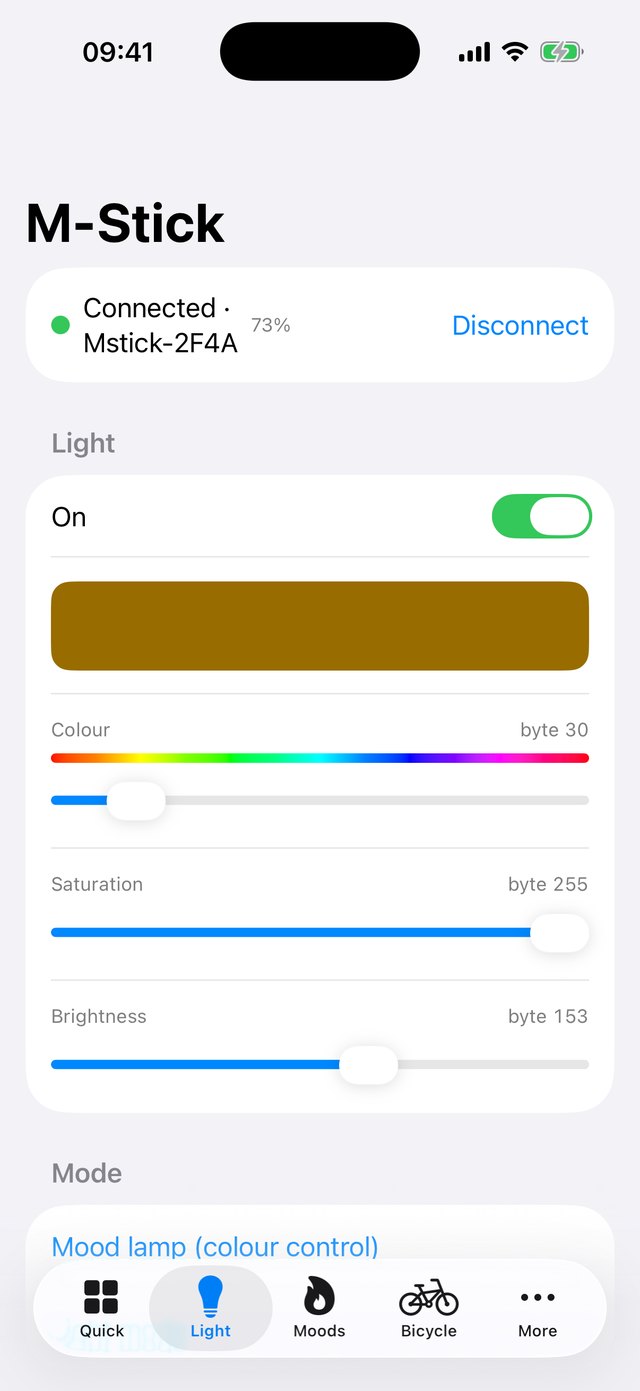 The Light screen: connection status with battery level, and colour, saturation and brightness sliders